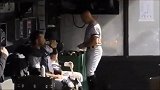 好惨一男的！MLB球队输球队员怒砸头盔 被反弹砸脸缝六针