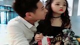 无论女儿长多大，始终都是爸爸的小情人，这一幕老娘都吃醋了！