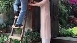 父亲是位70岁的老党员，我想每年国庆陪同父亲向国旗敬礼！