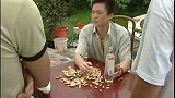 男子被人追债要收他房子