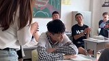 看你以后还敢不敢上我的课睡觉！