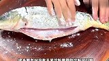 80岁奶奶做了五十年的红烧鱼从来不粘锅不破皮,原来技巧这么简单