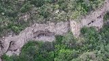 大山里发现神秘洞穴，当年何人在此居住至今是个谜！