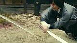 听说日本剑客趴得越低出刀越快，他要是直接趴地上，你就已经死了