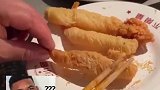 网友去吃自助餐炸虾里只有虾尾，这不是虾胡闹嘛