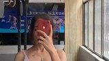 健身房小姐姐自拍，眼前的这一幕，网友这身材简直炸裂！