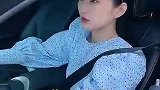 美女开新车和朋友炫耀，结果被狠狠打脸，真尴尬！