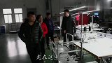 方言喜剧：三三去裁缝厂工作，看上了做普工的弯弯