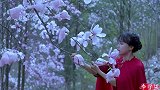 李子柒：漫山遍野的花，看着都很赏心悦目，吃起来更香