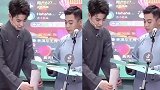 张云雷首晒相声手稿 一夜成名都是一页页摞起来的