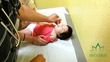 3个月的小宝宝吃口服疫苗好乖，吃完后一拿走，宝宝却哭了