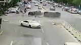 东莞一轿车失控连撞多车：追尾后撞对向车辆 致6人受伤6车损坏