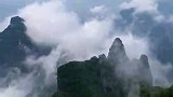 出发时下着大雨，还好到达山上天晴啦