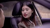美女学车，上车教练就暗示她送礼，看机智美女如何应对