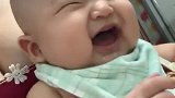 小宝宝居然笑成了这样