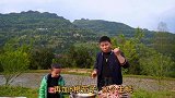 小厨全家总动员，200串烤串五花肉生蚝配鸡翅，今天必须吃尽兴