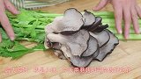 芹菜加蘑菇，自从知道可以这样做，老公三天两头要吃，下酒又下饭