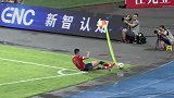 冲太快了！ 祖鹏超刹车不及踹飞角旗杆