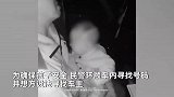 5个月婴儿被锁车内大哭，民警救援宝妈闻声赶来：拿尿不湿去了