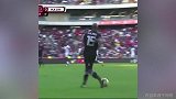 这小哥够狠！球队没啥压力在场上跳起了足球舞
