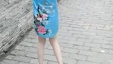小美女上学好开心呀！