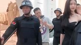这是哪个来做活动吗？怎么这么多人跟着