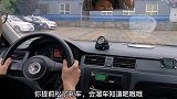 科目二直线行驶，小伙非常紧张，教练小声的问“你是健身房来”