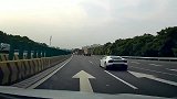 行车记录仪兰博基尼照样不把它放在眼里，该超还得超！