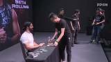 WWE-18年- 罗林斯见面会合影签名拥抱没下限，现场粉丝好福利-专题