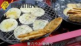 小诗海南赶海撞大运了，在石头堆里发现大石斑，乐坏了