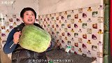 今天冬至夫妻俩包饺子，皮薄馅大，一咬出汤儿，你家吃饺子了吗？