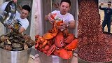 爸爸给孩子做一大锅鲍鱼一个比脸大吃一个就饱了