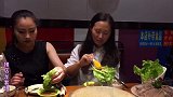 啊段被凤姐跟龙套姐的吃法吓到了，劝她们少吃辣椒跟生的东西