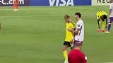 0-4惨败！赛后艾因球员拍拍C罗后背给予安慰