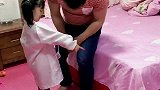 搞笑父女，享受小棉袄带来的快乐了？