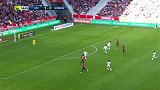 第59分钟里尔球员佩佩射门