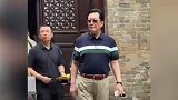 老戏骨张光北山西被偶遇，头发稀疏小肚腩明显，与唐国强同框引回忆杀