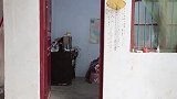 妈妈套路仨姐妹去打针，结果村妹被医生追着打，结局真搞笑