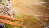 热辣榨菜面，清爽简单好味道，宵夜还是热汤舒服