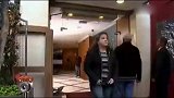 恶作剧：老头弄个空门整蛊路人，对方完全分不清真假