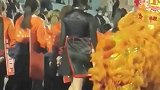 校运会舞狮彩排狮尾俏皮扭臀