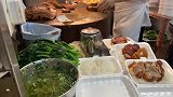 香港街头美食，开了十几年的阳明记烧腊店，味道可谓是远近闻名！