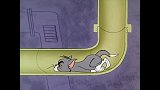 猫和老鼠：杰瑞竟然能通过这么细的下水管道，缩骨功练得不错呀