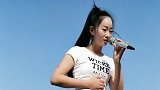 农村姑娘演唱《不爱我就别伤害我》，句句伤感，歌词深情扎心