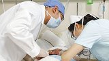 被父亲烧伤男孩称常被爸妈打：想与爷爷奶奶住