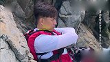 《极限挑战》：黄磊悬崖等待救援，黄渤要被沉猪笼，这可怎么办啊？
