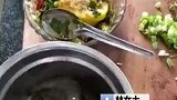 女子自制生腌虾，进医院