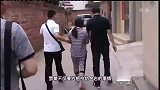丈夫雨夜抢百万黄金，妻子偷摸拿水泥砌在猪圈，真会藏！