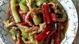 炒丝瓜，很多人第一步就错了，多加这一步，丝瓜翠绿不发黑口感好