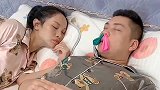 这呼噜谁能受得了，小媳妇只好用气球遮住老公鼻子，这招够狠！